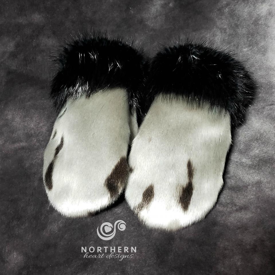 Seal mitts with beaver fur cuff