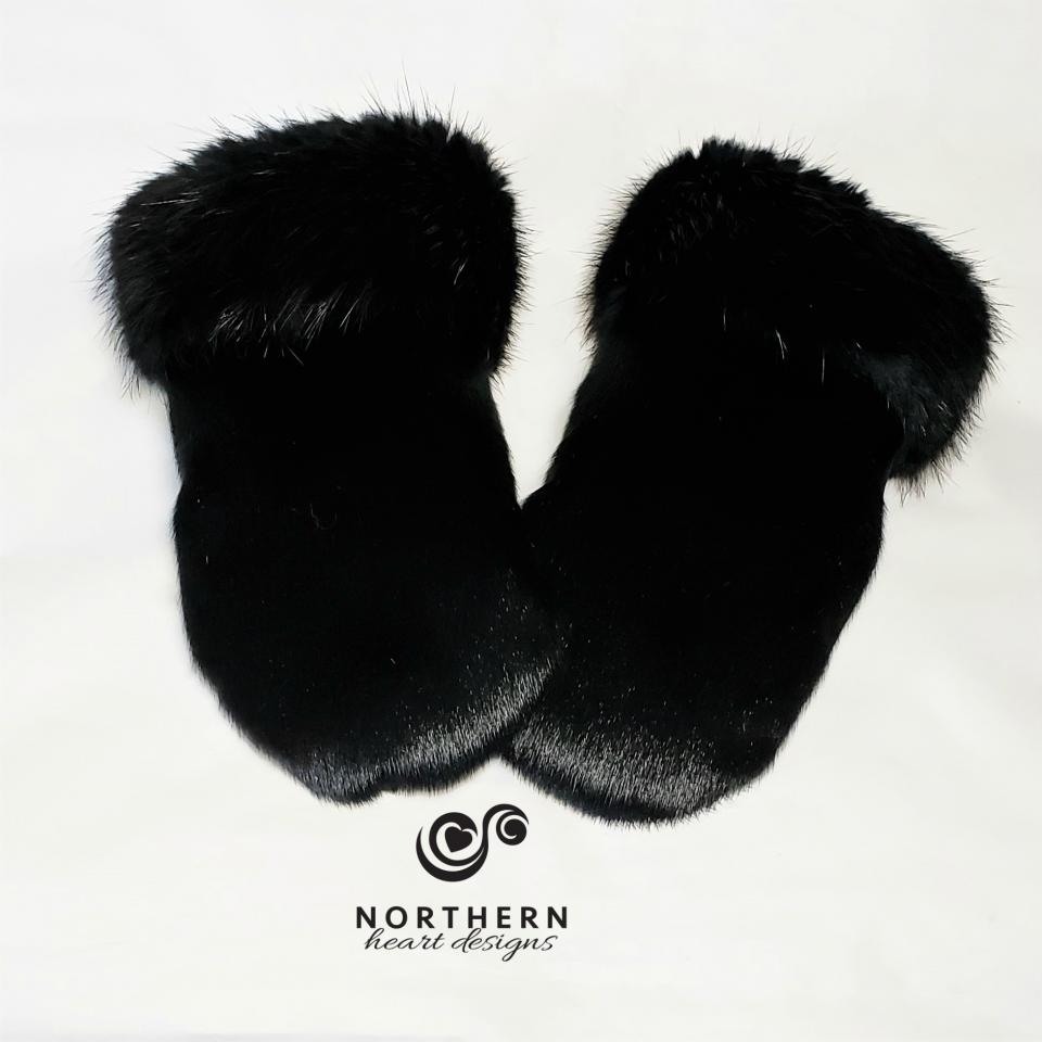 Seal mitts with beaver fur cuff