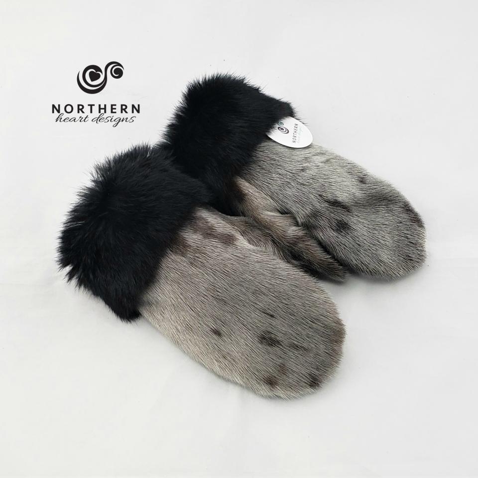 Seal mitts with beaver fur cuff