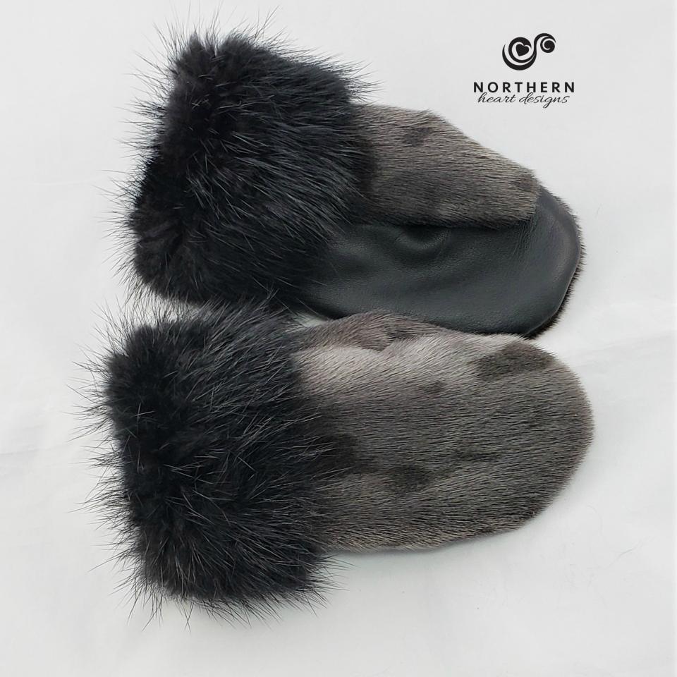 Seal mitts with beaver fur cuff