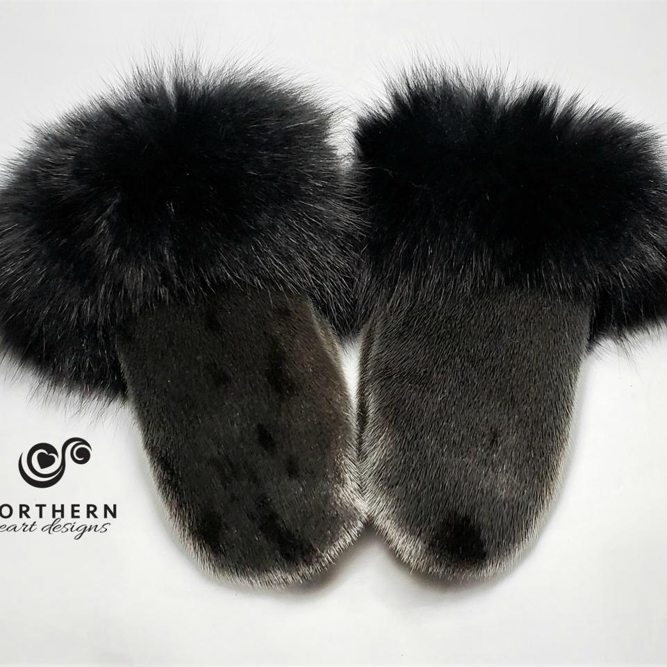 Seal mitts with fox fur cuff