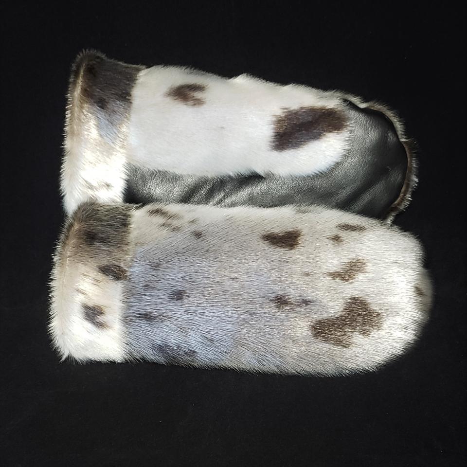 seal mitts with seal cuff