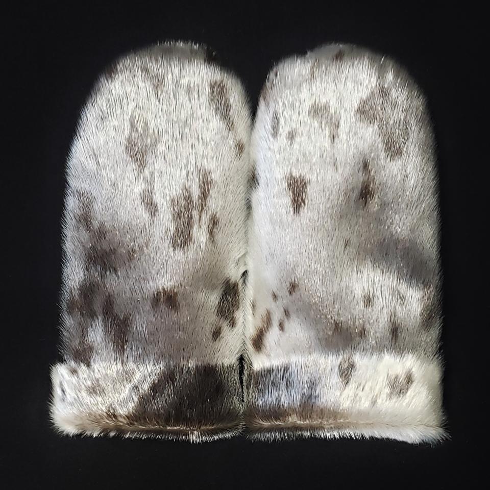 seal mitts with seal cuff
