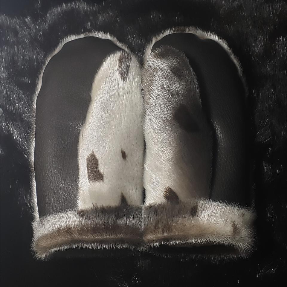 seal mitts with seal cuff