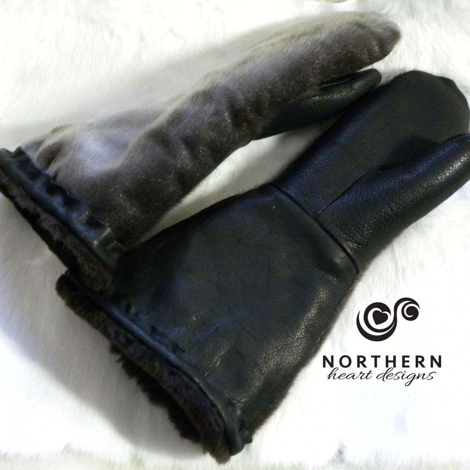 Full fur backed classic gauntlets in seal skin