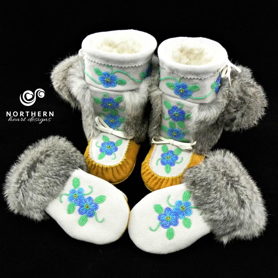 Preschool mukluks with matching mitts