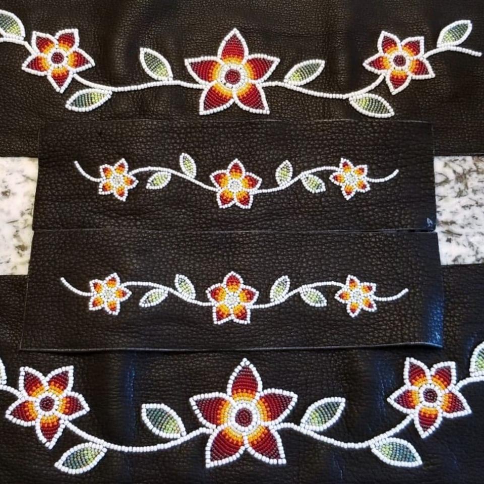 Metis Floral design, Metis beadwork, Floral beadwork, flower beading