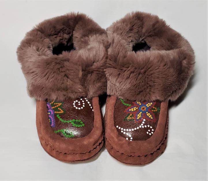 Moccasin slippers Metis hand painted design Ladies 6.5 7.5