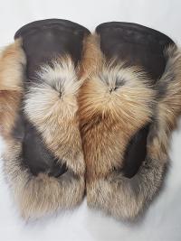 gauntlets, leather gauntlets, fur mitts, fur gauntlets