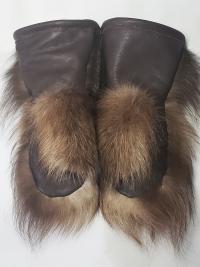 gauntlets, leather gauntlets, fur mitts, fur gauntlets