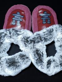 Inunnguaq design hand painted moccasin slippers, Ladies 7-8