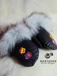 leather mitts, beaded mitts, leather, fur