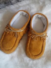 moccasins, fringed, outdoor moccasins, deer hide