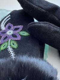 Metis Purple Flower Beaded Mitts - Size Large
