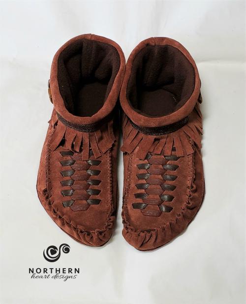 fringed moccasins, plain moccasins, outdoor moccasins, canadian made, handmade