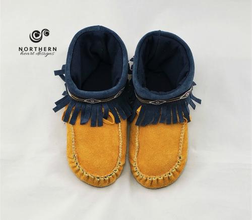 fringed moccasins, elk hide moccasins, outdoor moccasins