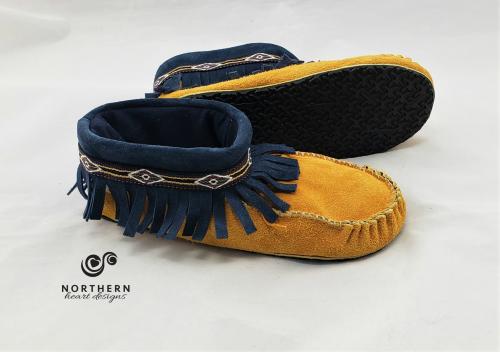 fringed moccasins, elk hide moccasins, outdoor moccasins