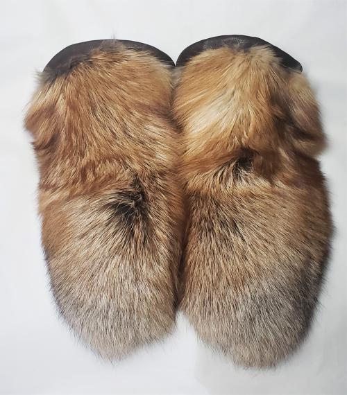 gauntlets, leather gauntlets, fur mitts, fur gauntlets