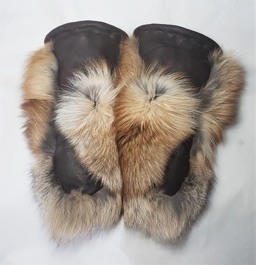 gauntlets, leather gauntlets, fur mitts, fur gauntlets