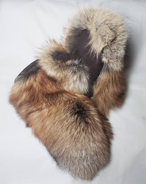 gauntlets, leather gauntlets, fur mitts, fur gauntlets