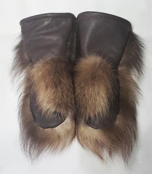 gauntlets, leather gauntlets, fur mitts, fur gauntlets