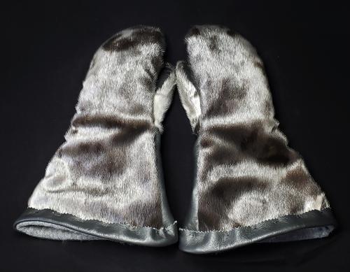 Sealskin gauntlets, seal mitts, seal fur, gauntlet mitts