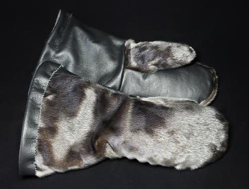 Sealskin gauntlets, seal mitts, seal fur, gauntlet mitts