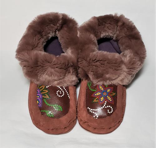 Moccasin slippers, hand painted Metis floral designs, Ladies 8.5-9.5
