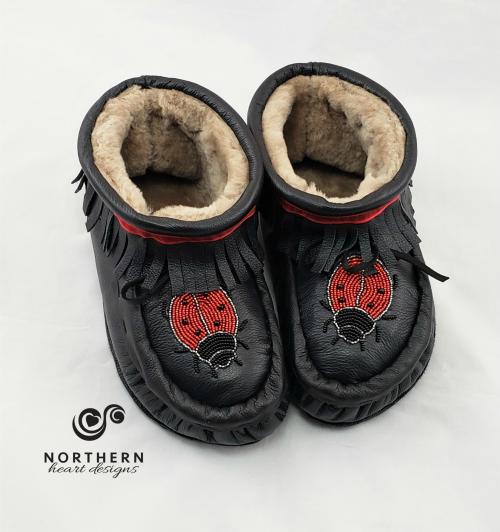 fringed moccasins, plain moccasins, outdoor moccasins, canadian made, handmade