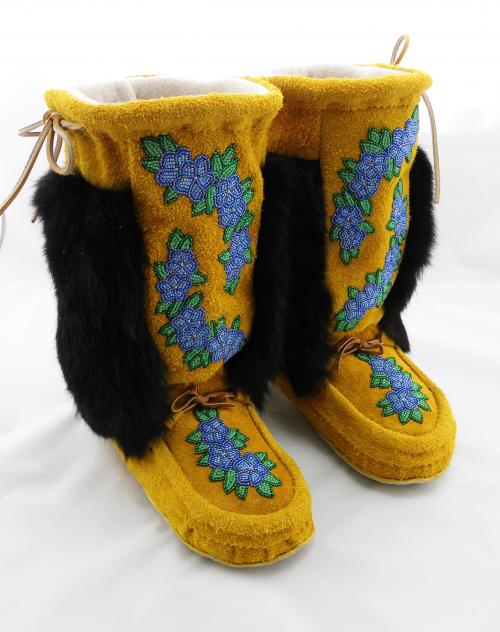 mukluks, leather mukluks, fur mukluks, beaded mukluks, handmade mukluks