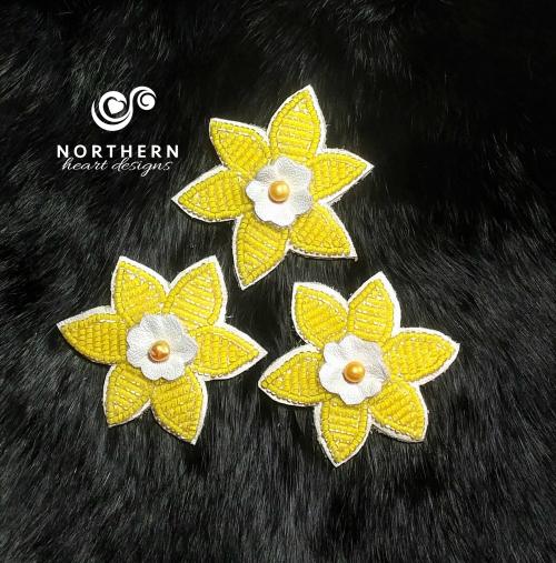 daffodil, beaded daffodil, beaded pin, bead jewelry, bead flower