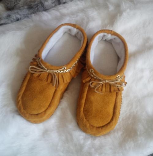 moccasins, fringed, outdoor moccasins, deer hide