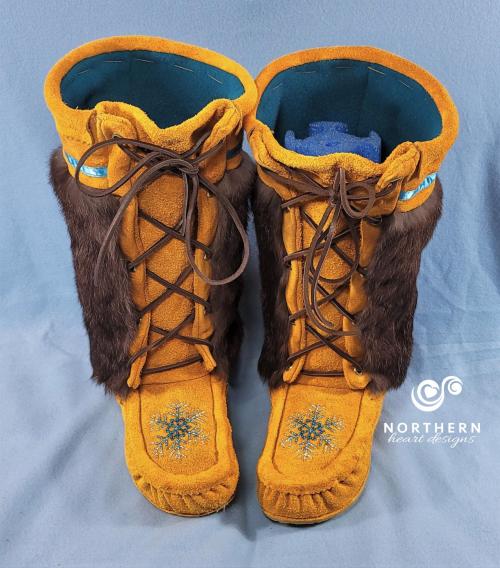 Lace-Front Style mukluks, Men's 8-9/Ladies 9.5-10.5