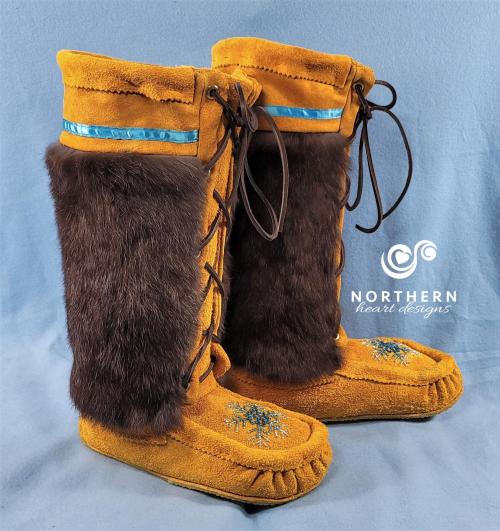 Lace-Front Style mukluks, Men's 8-9/Ladies 9.5-10.5