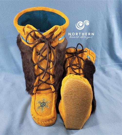 Lace-Front Style mukluks, Men's 8-9/Ladies 9.5-10.5