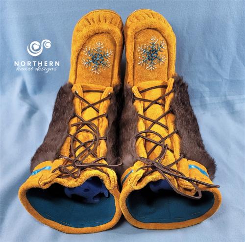 Lace-Front Style mukluks, Men's 8-9/Ladies 9.5-10.5