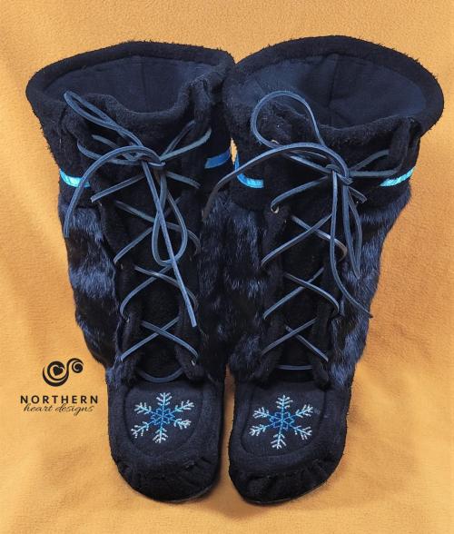 Lace-Front Style mukluks, Men's 8-9/Ladies 9.5-10.5