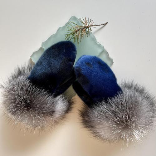 Blue Seal Skin and Fox Fur trimmed mitts - Size Medium