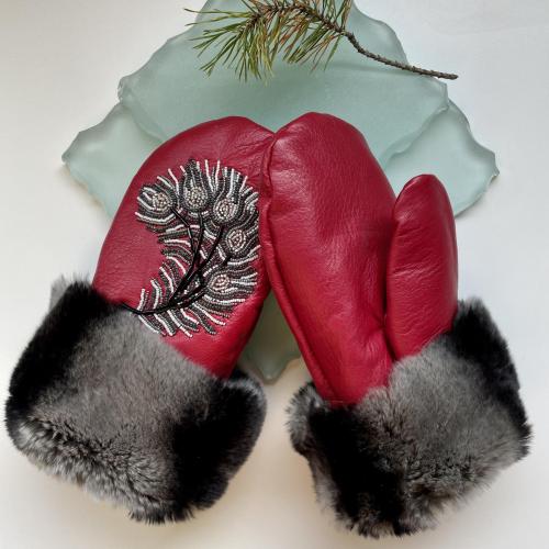 Beaded Deerskin and Rex Rabbit Fur trimmed mitts - Size Small