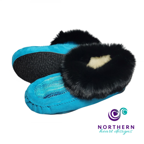 Plain vamp moccasin slippers