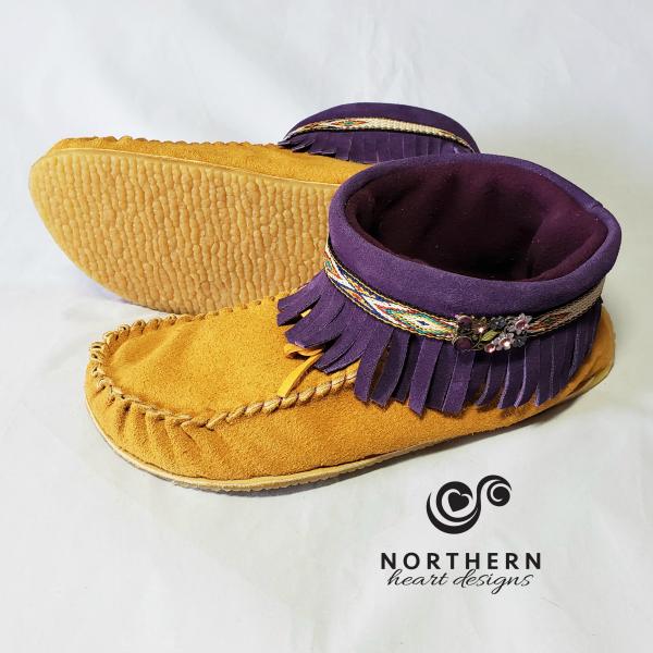 fringed moccasins, plain moccasins, outdoor moccasins, canadian made, handmade