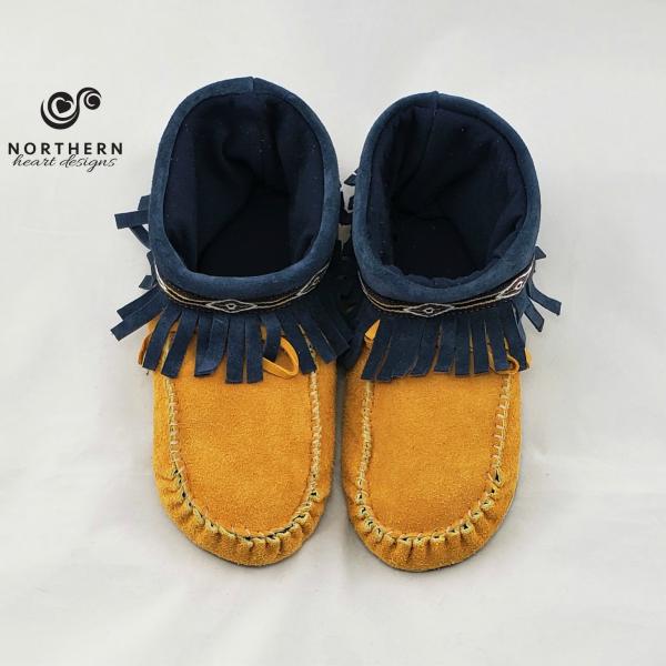 fringed moccasins, elk hide moccasins, outdoor moccasins