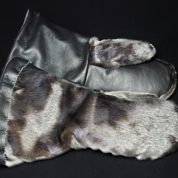 Sealskin gauntlets, seal mitts, seal fur, gauntlet mitts