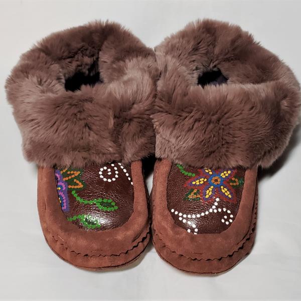 Moccasin slippers, Metis hand painted design, Ladies 6.5-7.5