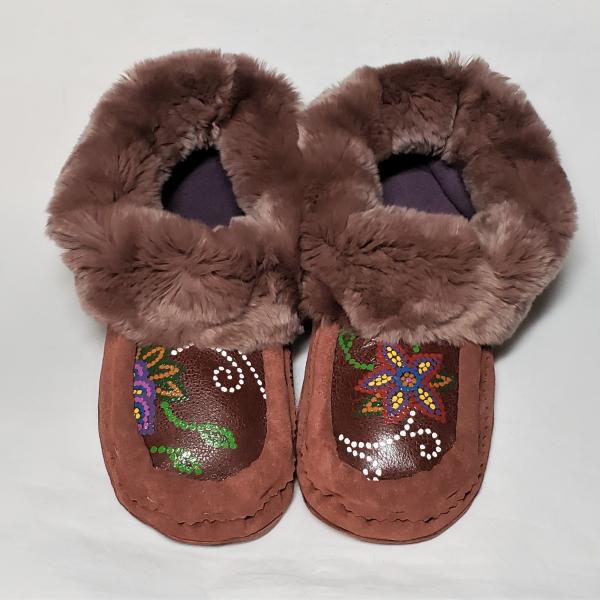 Moccasin slippers, hand painted Metis floral designs, Ladies 8.5-9.5