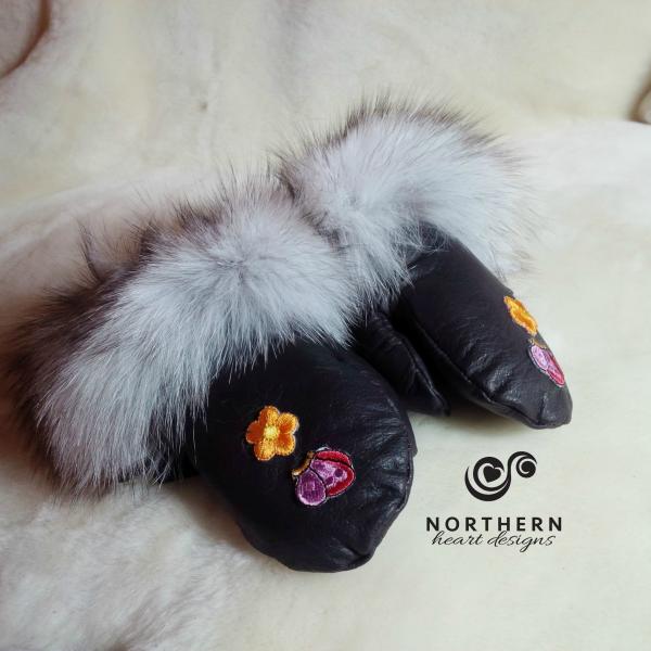 leather mitts, beaded mitts, leather, fur