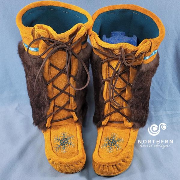 Lace-Front Style mukluks, Men's 8-9/Ladies 9.5-10.5