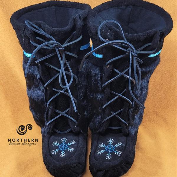 Lace-Front Style mukluks, Men's 8-9/Ladies 9.5-10.5